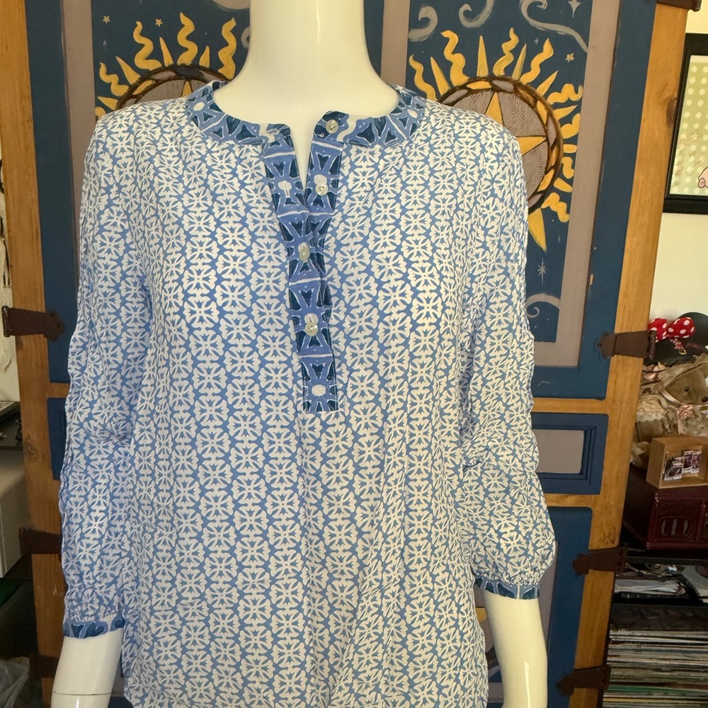 Vineyard Vines Blue and White Geometric Blouse